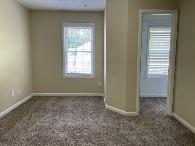 Foto del edificio - 902 Highland Ter NE