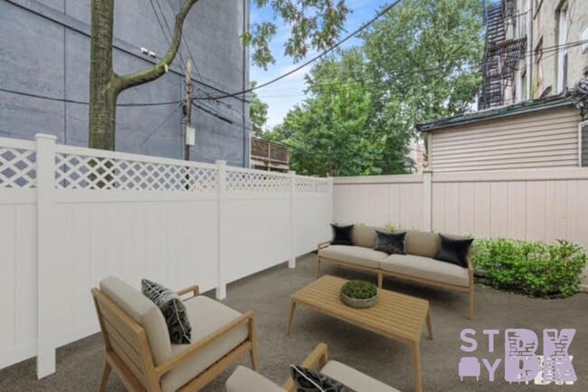 Building Photo - Albany Avenue