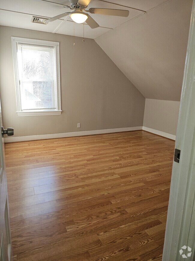 Oak Hill Apartments for Rent with Parking Pawtucket, RI 1 Rentals