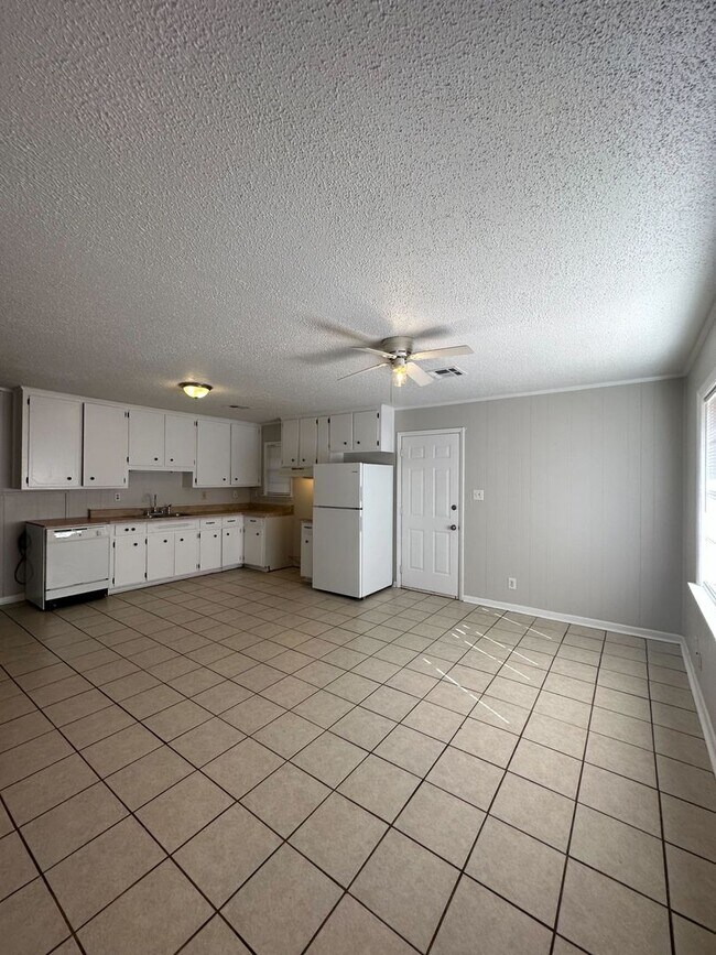 Foto del edificio - 412 Fieldbrook Dr