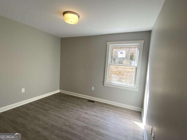 Building Photo - 86 S Forest Ave