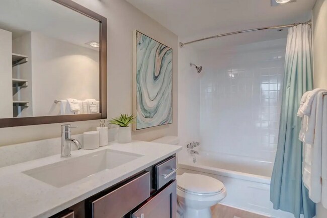 Foto del edificio - Your New Apartment Comes with Up to 4 Week...