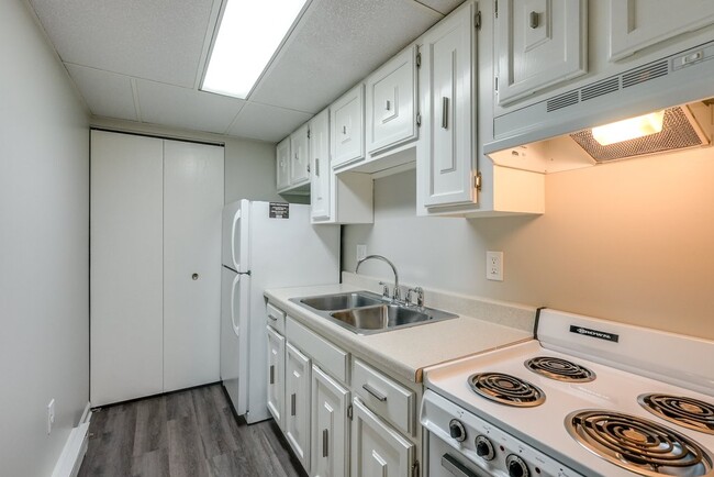 Cocina - Cardinal Manor Apartments - Senior Community