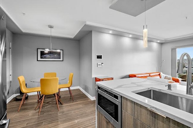 Foto del edificio - 1504 Aurora Ave N