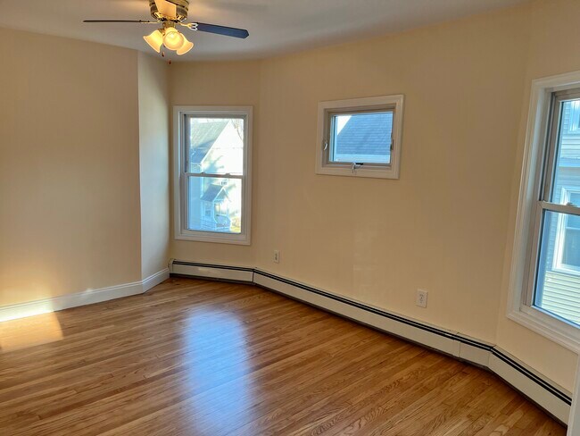 Building Photo - 46 Oak Ave