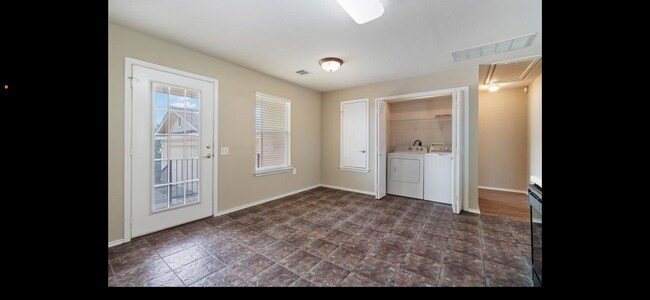 Foto del edificio - 11617 Briarcreek Loop