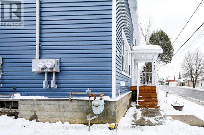 Building Photo - 81 Queen St