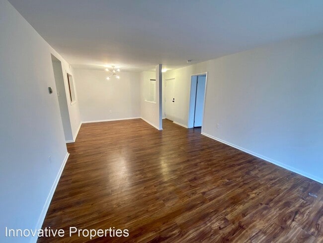Building Photo - 3 br, 1 bath House - 2570 Riva Road #21C