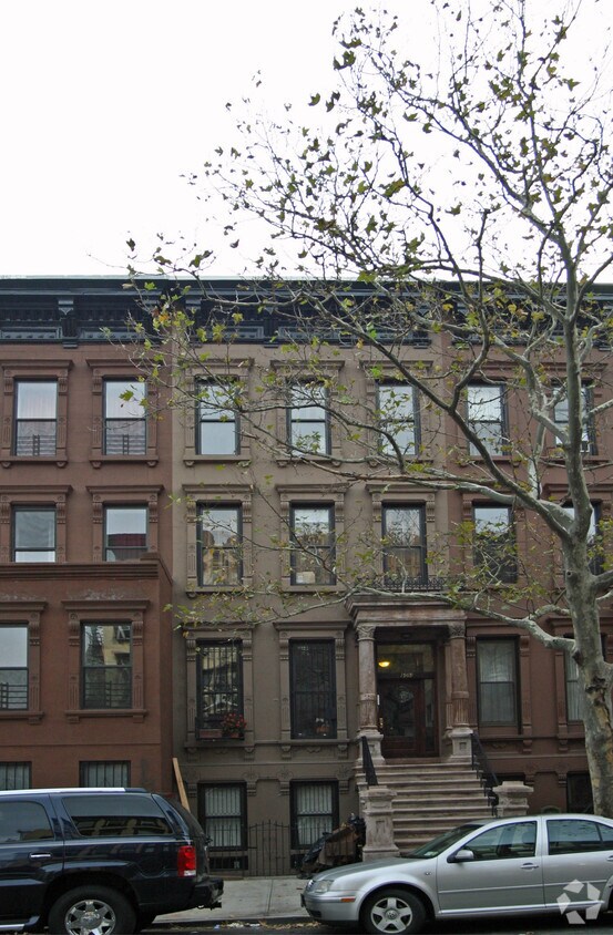 Foto principal 11/21/06 - 1989 Madison Ave