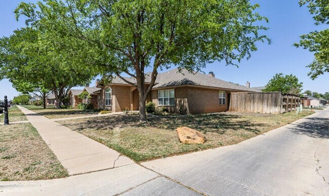 Building Photo - Charming South Lubbock Home!