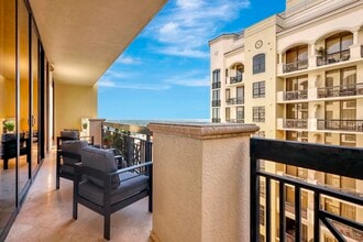 Building Photo - 701 S Olive Ave