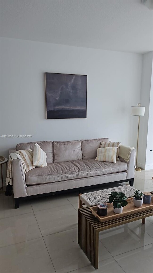 Foto del edificio - 79 SW 12th St