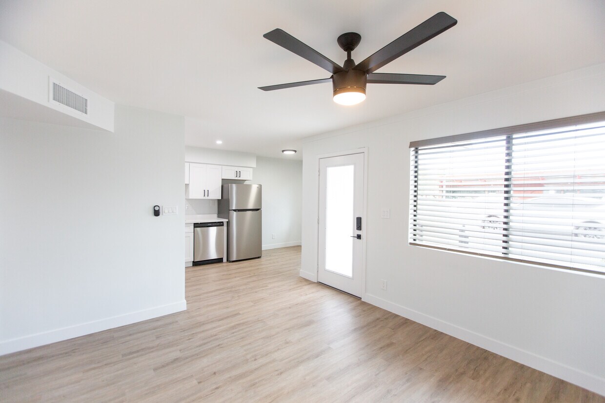 Living - 3133 E Fairmount Ave