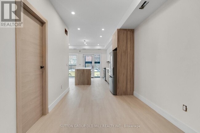 Building Photo - 625 Harvie Ave