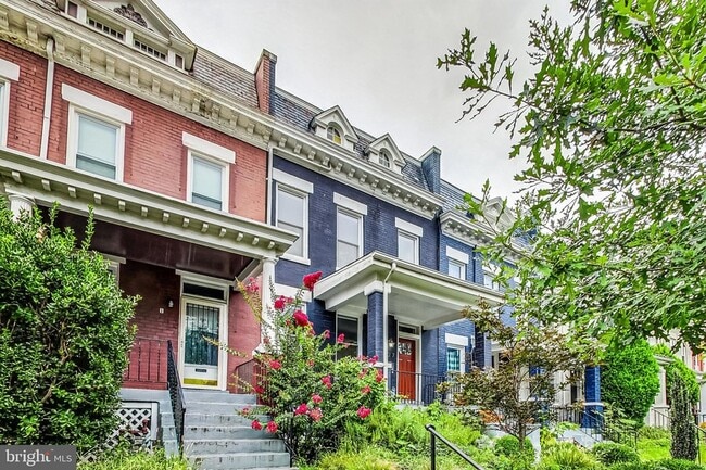 Photo - 627 Lamont St NW Townhome