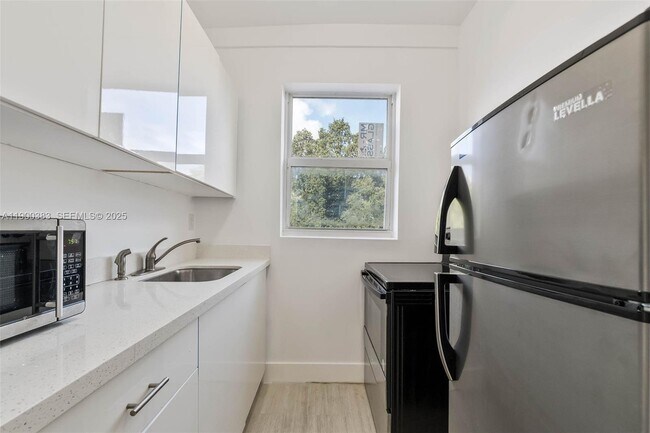 Building Photo - 1051 NW 2nd St