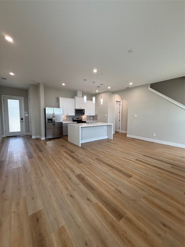 Foto del edificio - 8110 Esther Acres Ln