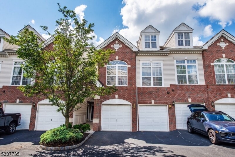 Primary Photo - 118 Rock Creek Dr