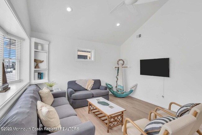 Foto del edificio - 638 Redmond Ave