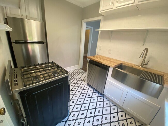 Foto del edificio - 1 Bedroom 1 Bathroom Unit-First Floor
