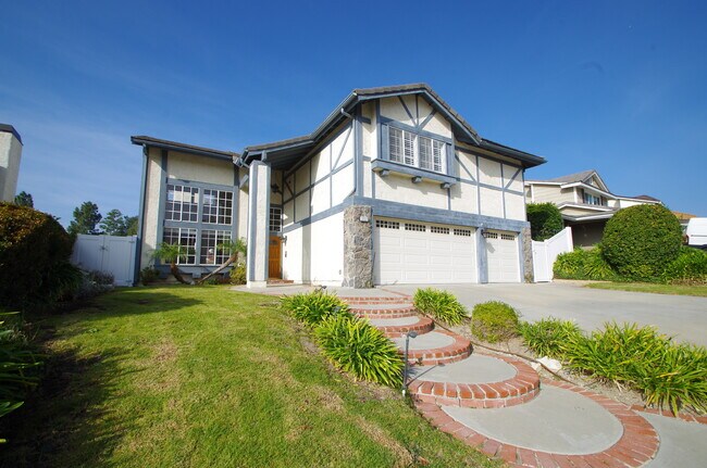 Building Photo - 3227 Bordero Ln