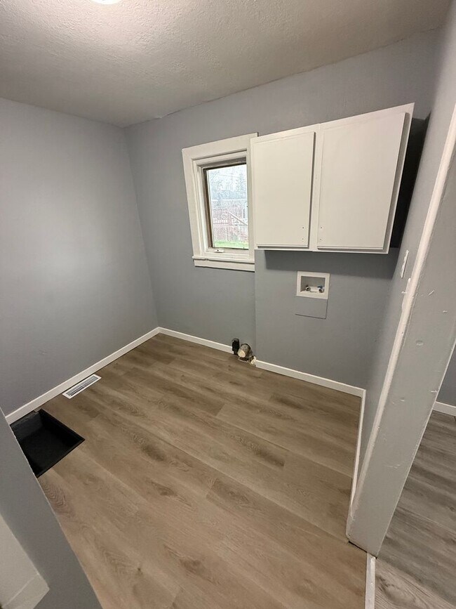 Foto del edificio - Cute 2 Bedroom Home with Large yard!