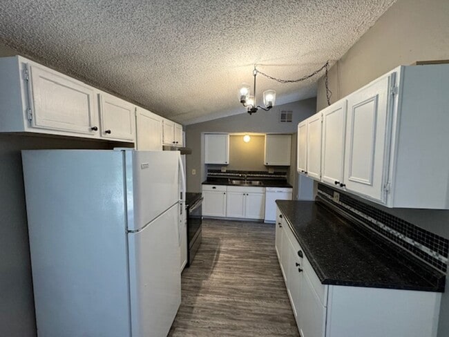 Building Photo - All New Inside, 3 bed 2 bath , no carpet, detached garage and fenced yard in Norman!