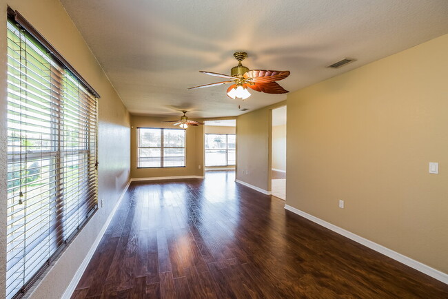 Foto del edificio - 7032 Chatum Light Run