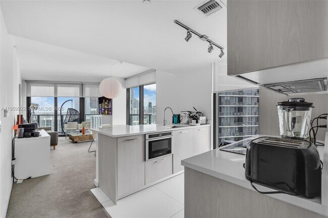 Foto del edificio - 501 NE 31st St