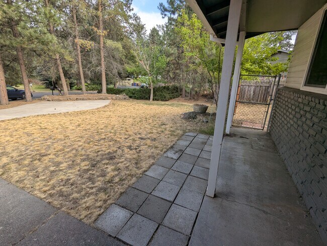 Building Photo - 60865 Jasmine Pl