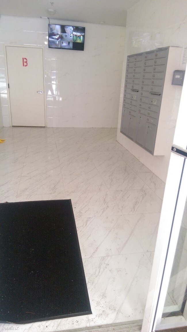 Foto del edificio - 1 br, 1 bath Apartment - 8411 Lander St 10