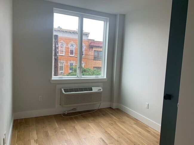 Foto del edificio - 482 Seneca Ave