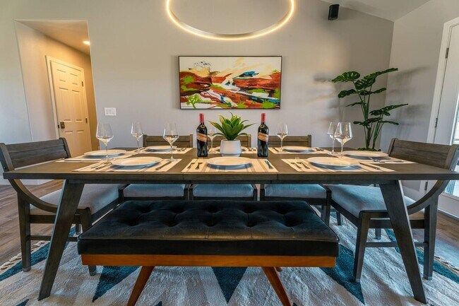 Foto del edificio - ** STUNNING 4 Bedroom 2 Bathroom Home **
