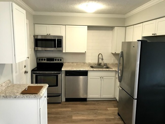 Building Photo - Beautiful Apartment if North Hillsborough