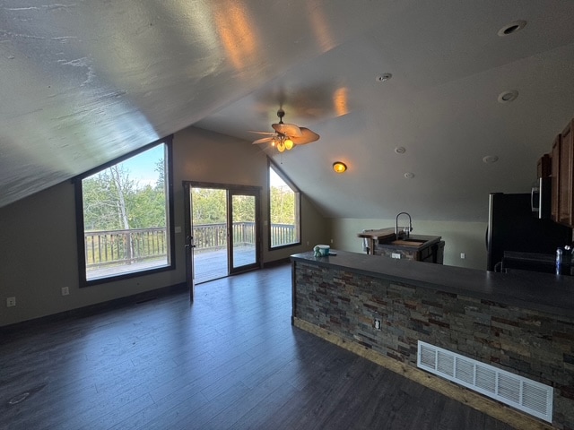 Building Photo - 494 Hugo Way