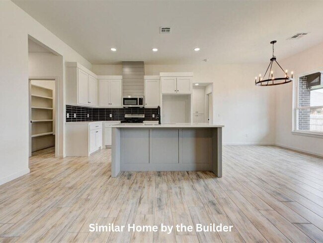 Foto del edificio - Move-In Ready! 4-Bed Home in Mustang