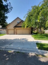Building Photo - 875 N Shadowridge Ave
