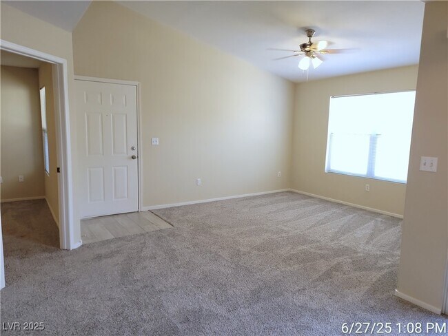 Foto del edificio - 555 E Silverado Ranch Blvd