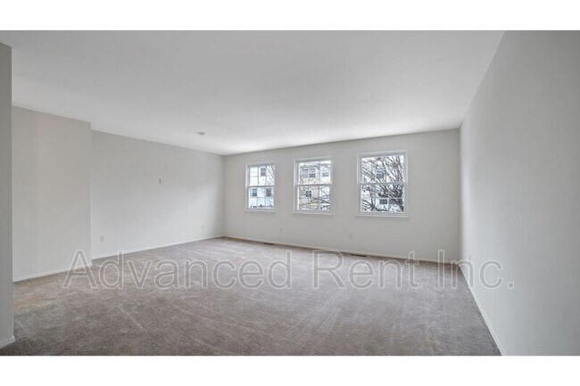 Foto del edificio - 10 Watkins Glen Ct