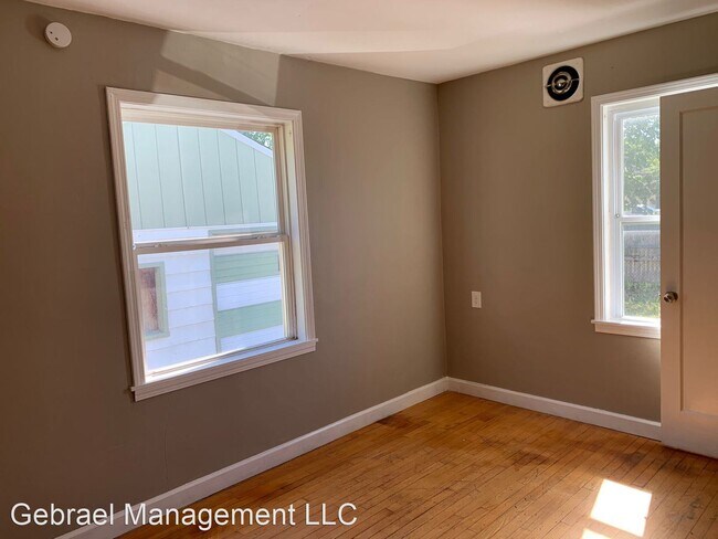 Building Photo - 4817 Fenton Rd