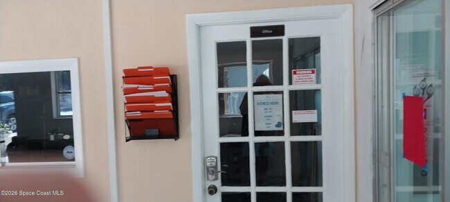 Foto del edificio - 221 Columbia Dr