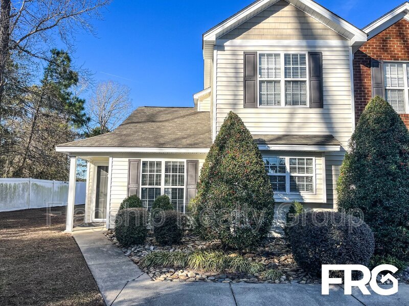 Foto principal - 1310 Thomas Langston Rd