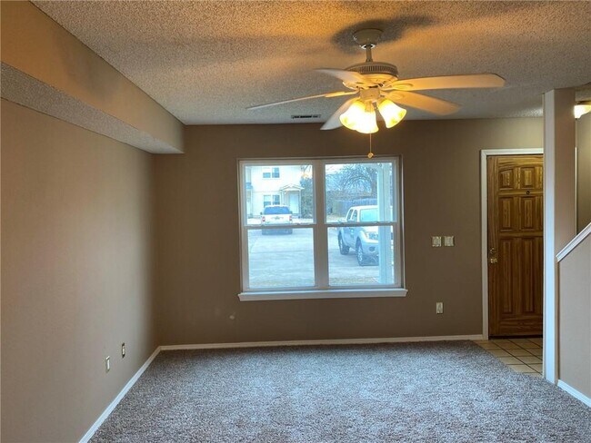Building Photo - 708 Durham Ln