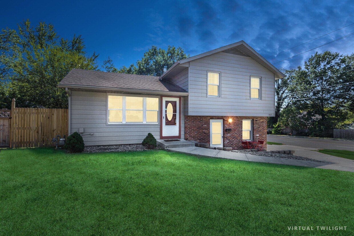 Foto principal - 8617 W 92nd St