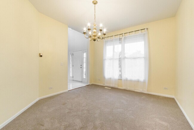 Building Photo - 1435 Falcon Ln