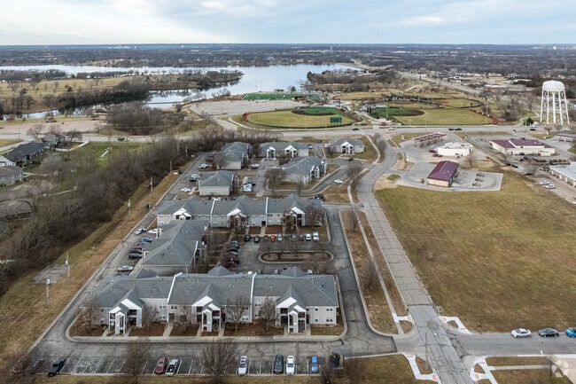 Aerial Photo - Shawnee Lake Apartments