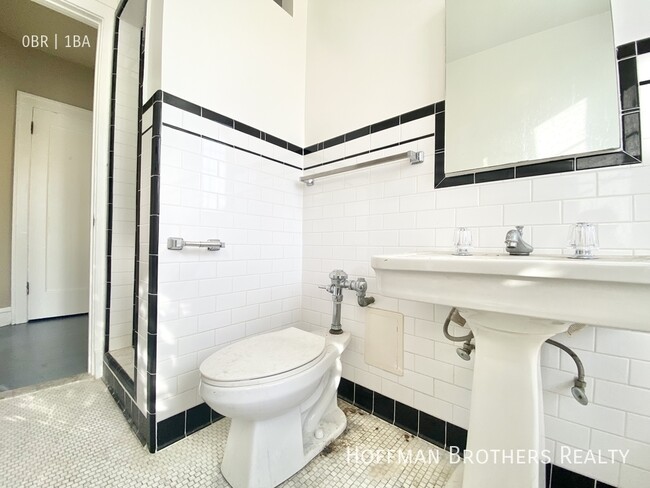 Building Photo - 715 Normandie Ave