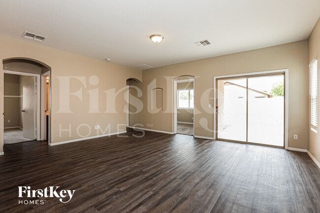 Foto del edificio - 2850 E Silverbell Rd