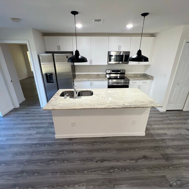 Foto del edificio - Beautiful 4 Bedroom, 2 Bathroom Home in Palm Bay!!