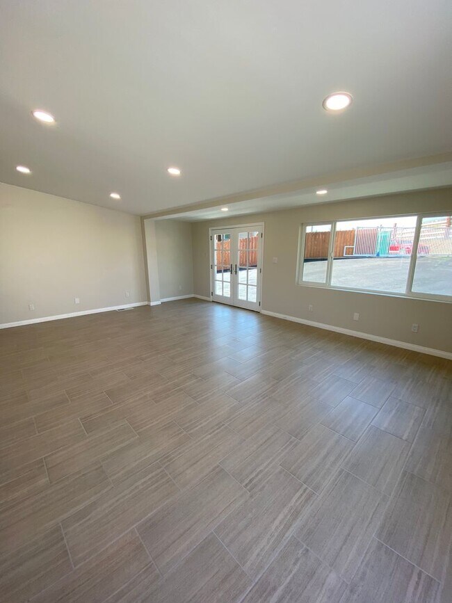 Foto del edificio - 3 Bed-2 Bath Single Story Home Lakeside with RV parking